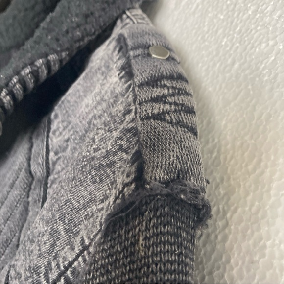 BKE Men's Charcoal Zip-Up Sweater - Picture 3 of 7